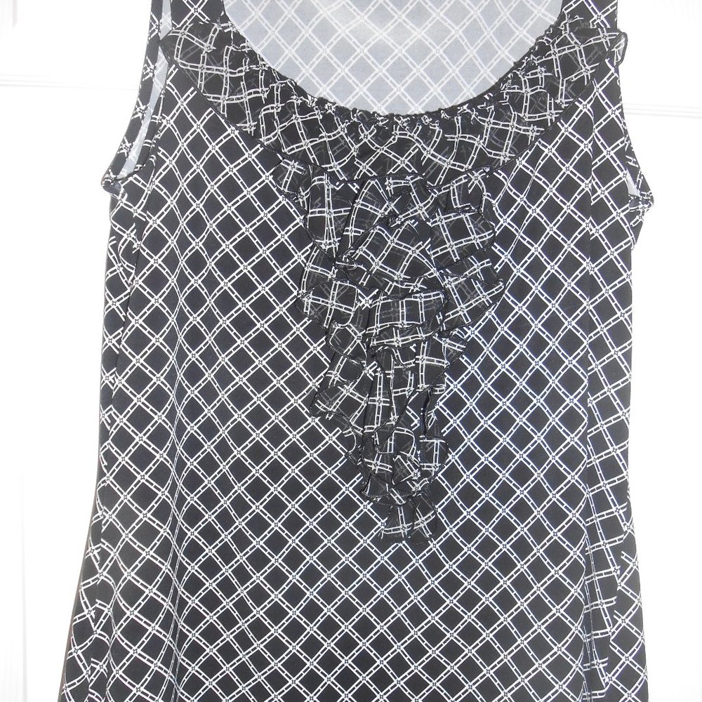 White House Black Market sleeveless top size Large in black and white.